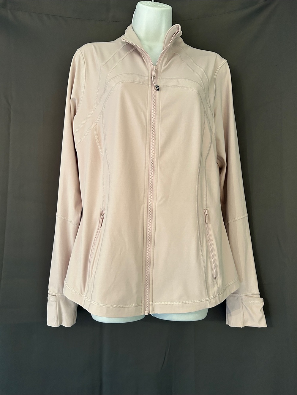 Lululemon Define Jacket
Pink Mist. SIZE 14